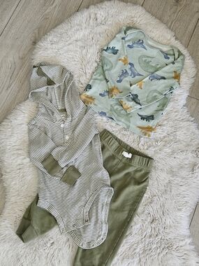 Carter's Baby Boy 3-Piece Dino Hooded Bodysuit Shirt Pants Set Green Sage